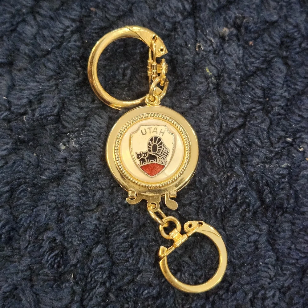 Vintage Utah Gold Tone Decorative Keychain Set -